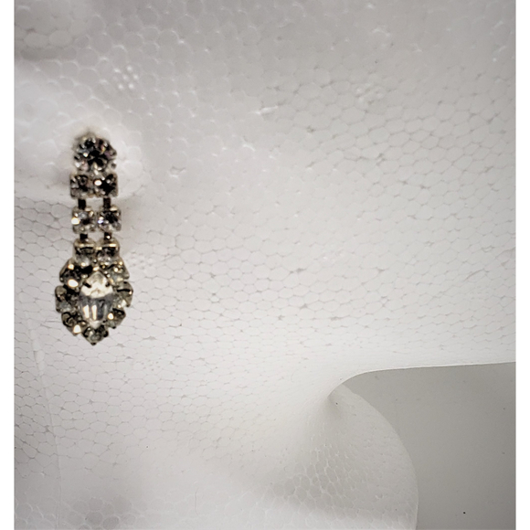 Vintage Crystal Earrings Marquis Focal Dangle 1.25 Inch Post Formal Party Bling - Picture 5 of 6